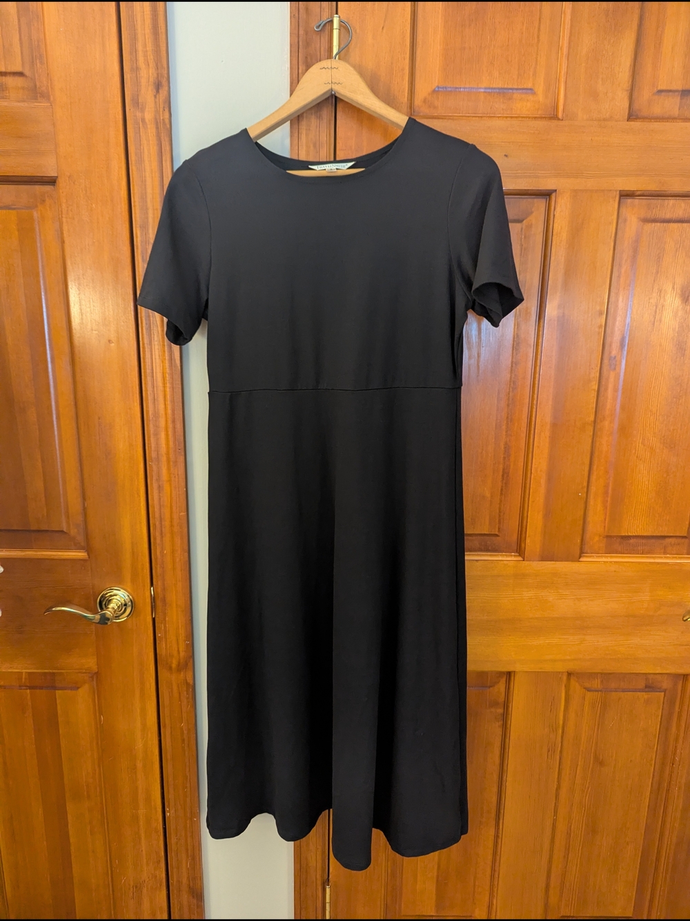 EUC TravelSmith Black Short-Sleeve Midi Dress with A-Line Skirt Sz S